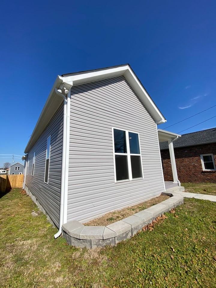 1612 Knowles St - Photo 5 of 35