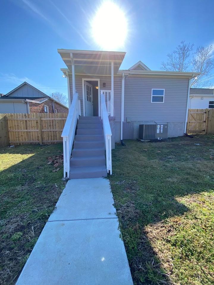 1612 Knowles St - Photo 6 of 35