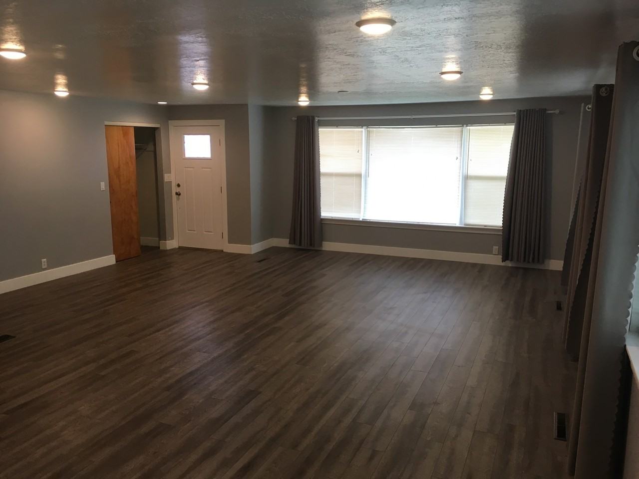 714 W 500 N - Photo 3 of 17