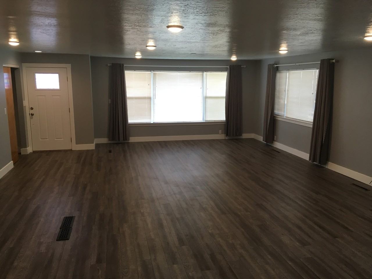 714 W 500 N - Photo 4 of 17
