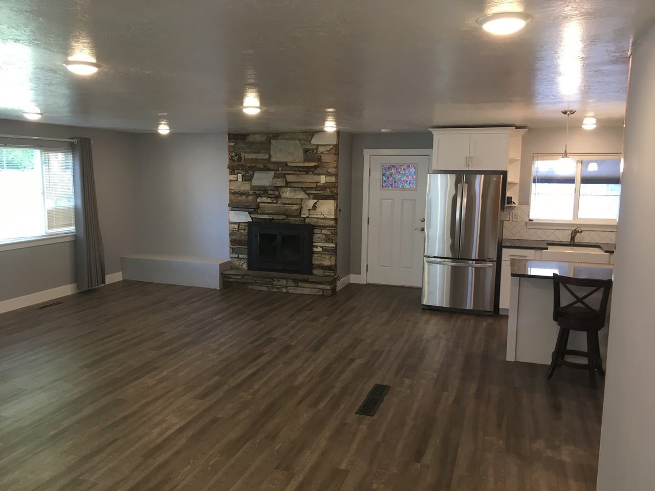 714 W 500 N - Photo 5 of 17