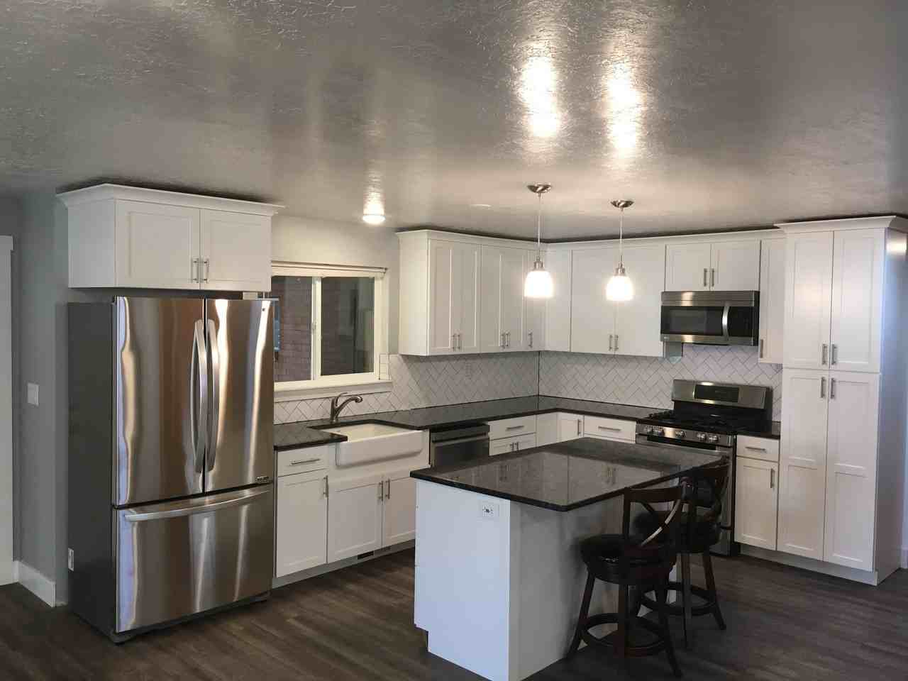 714 W 500 N - Photo 7 of 17