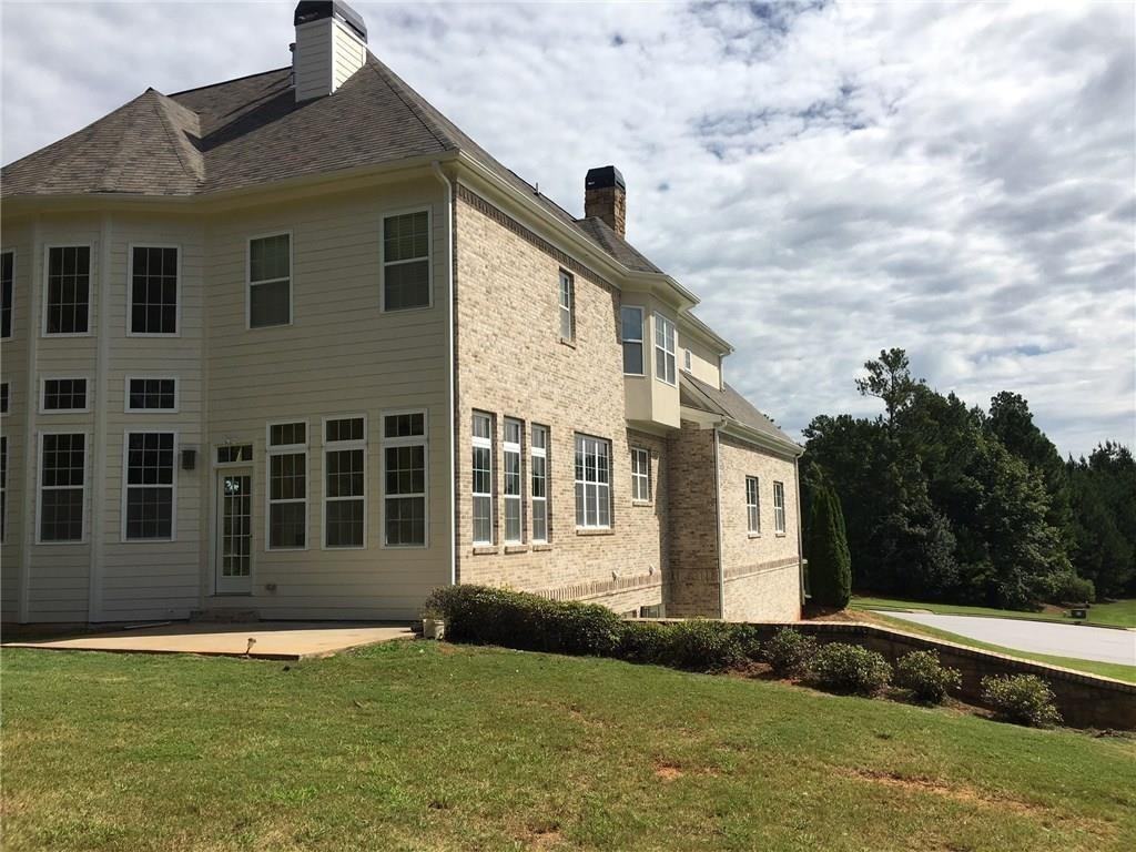 5575 Toccoa Dr - Photo 2 of 15