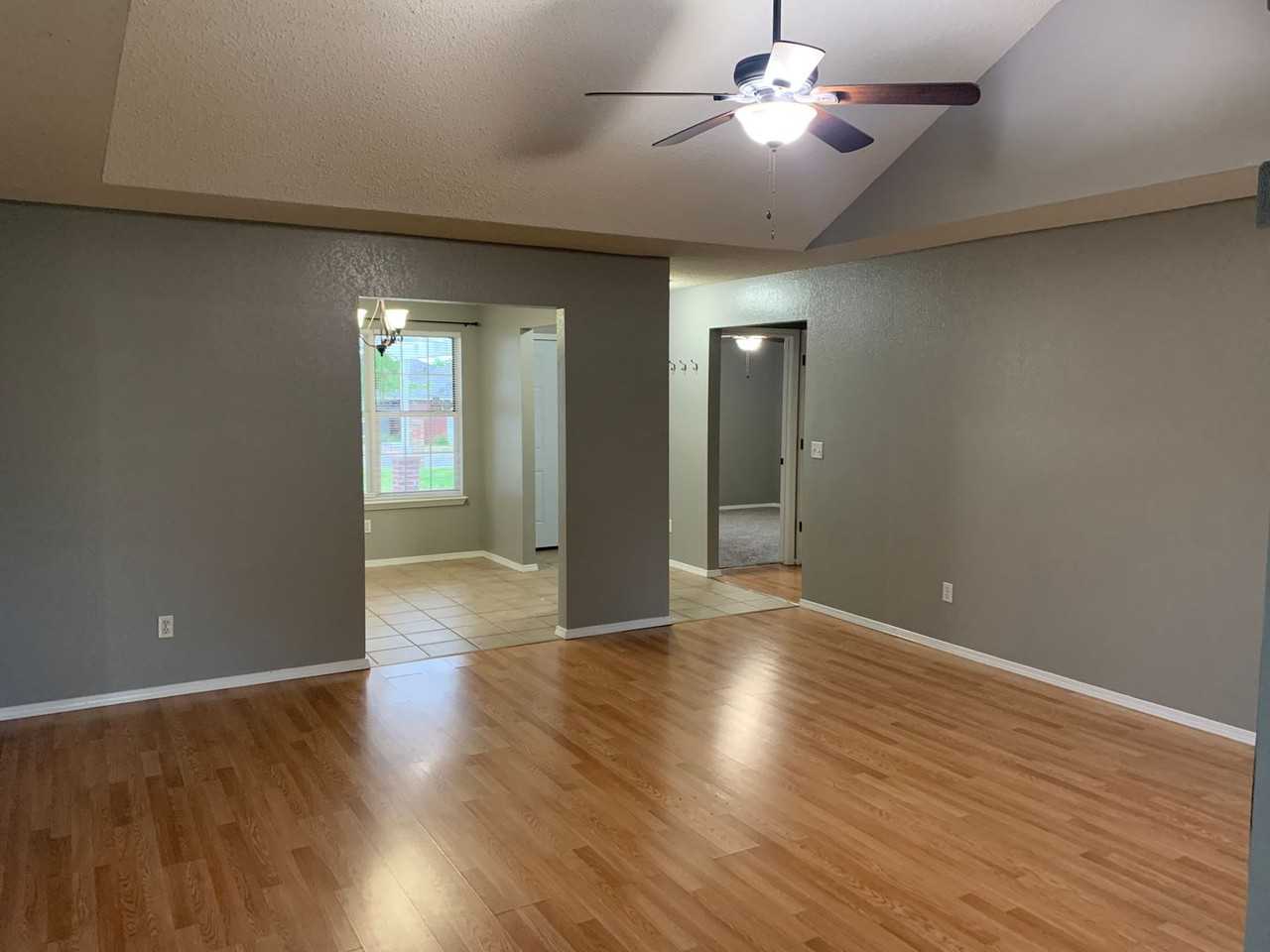 509 E Pinion St - Photo 2 of 17