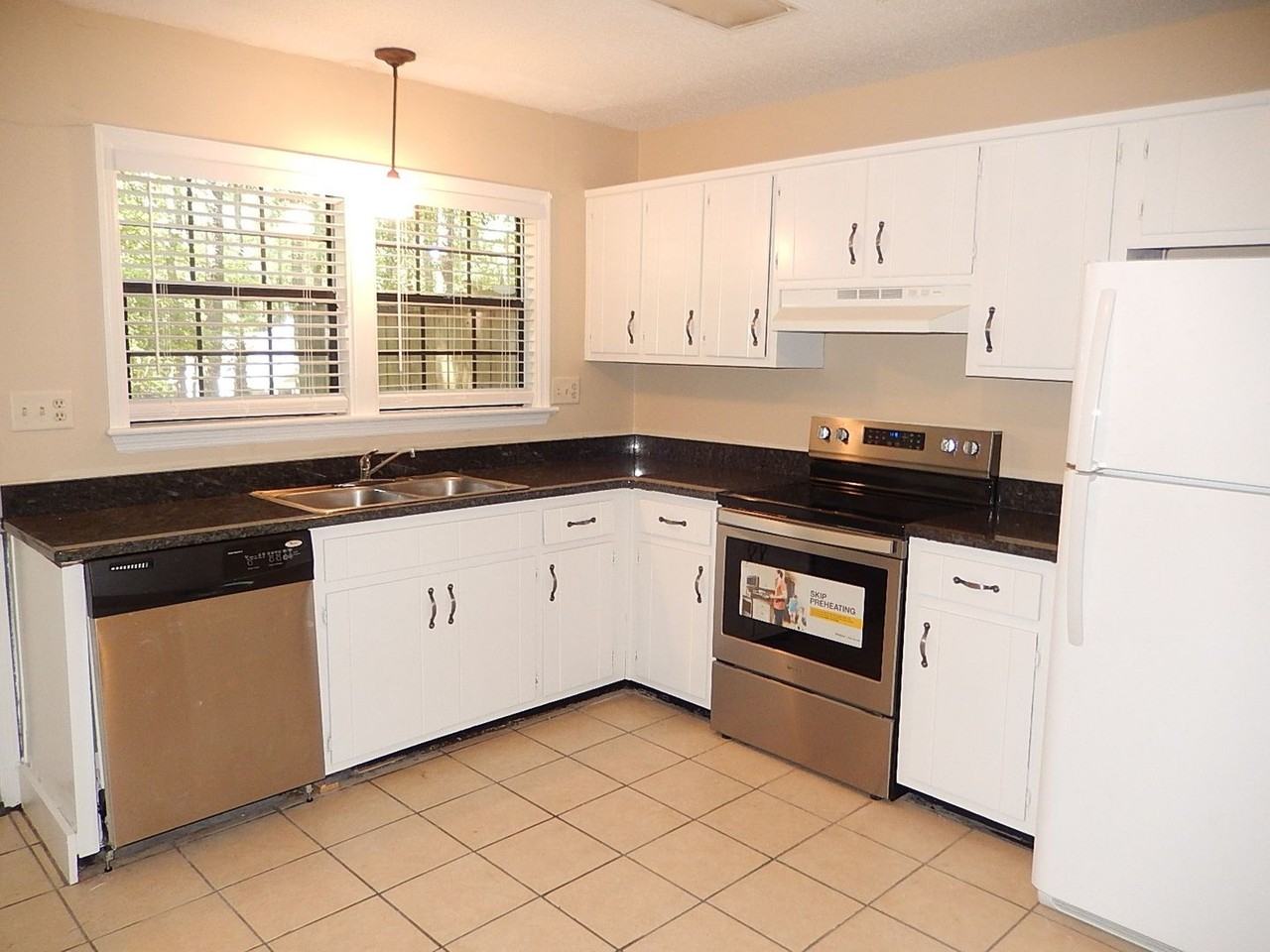 1811C Hartsfield Rd - Photo 5 of 18