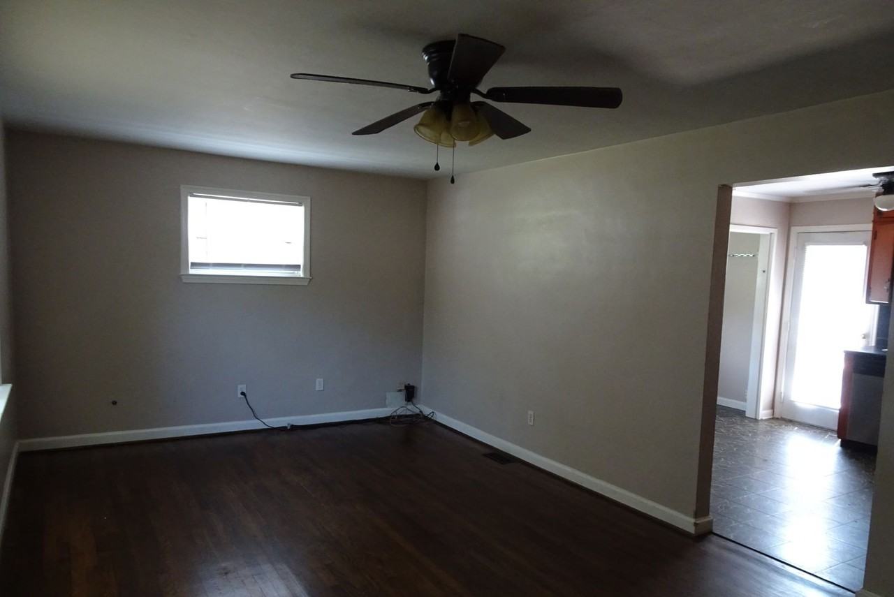 211 Winchester Dr - Photo 2 of 15