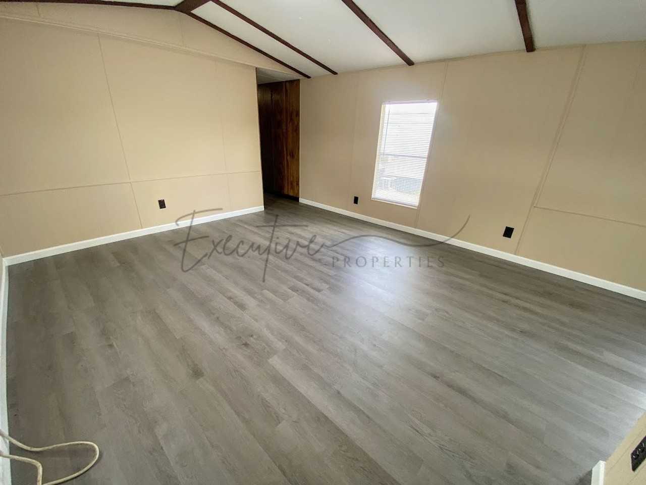 1030 Mildred St - Photo 2 of 13