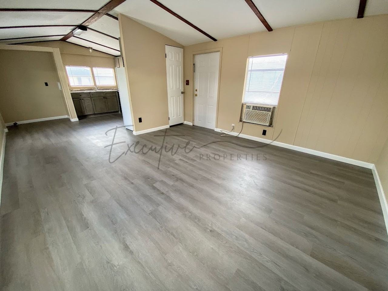 1030 Mildred St - Photo 4 of 13