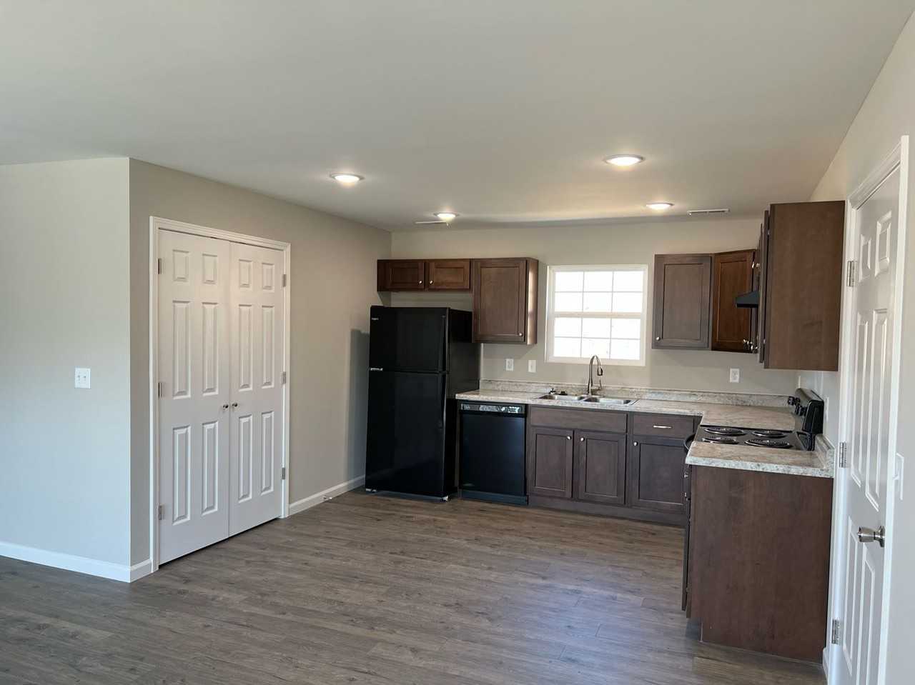 972 Lakeway Drive - Photo 2 of 11