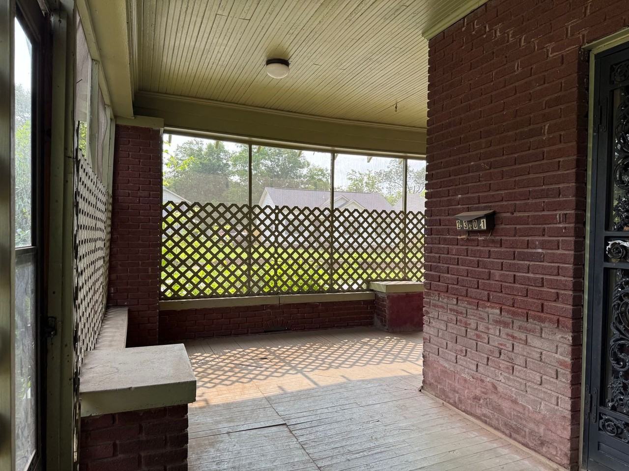 2301 W 17th St - Photo 2 of 20