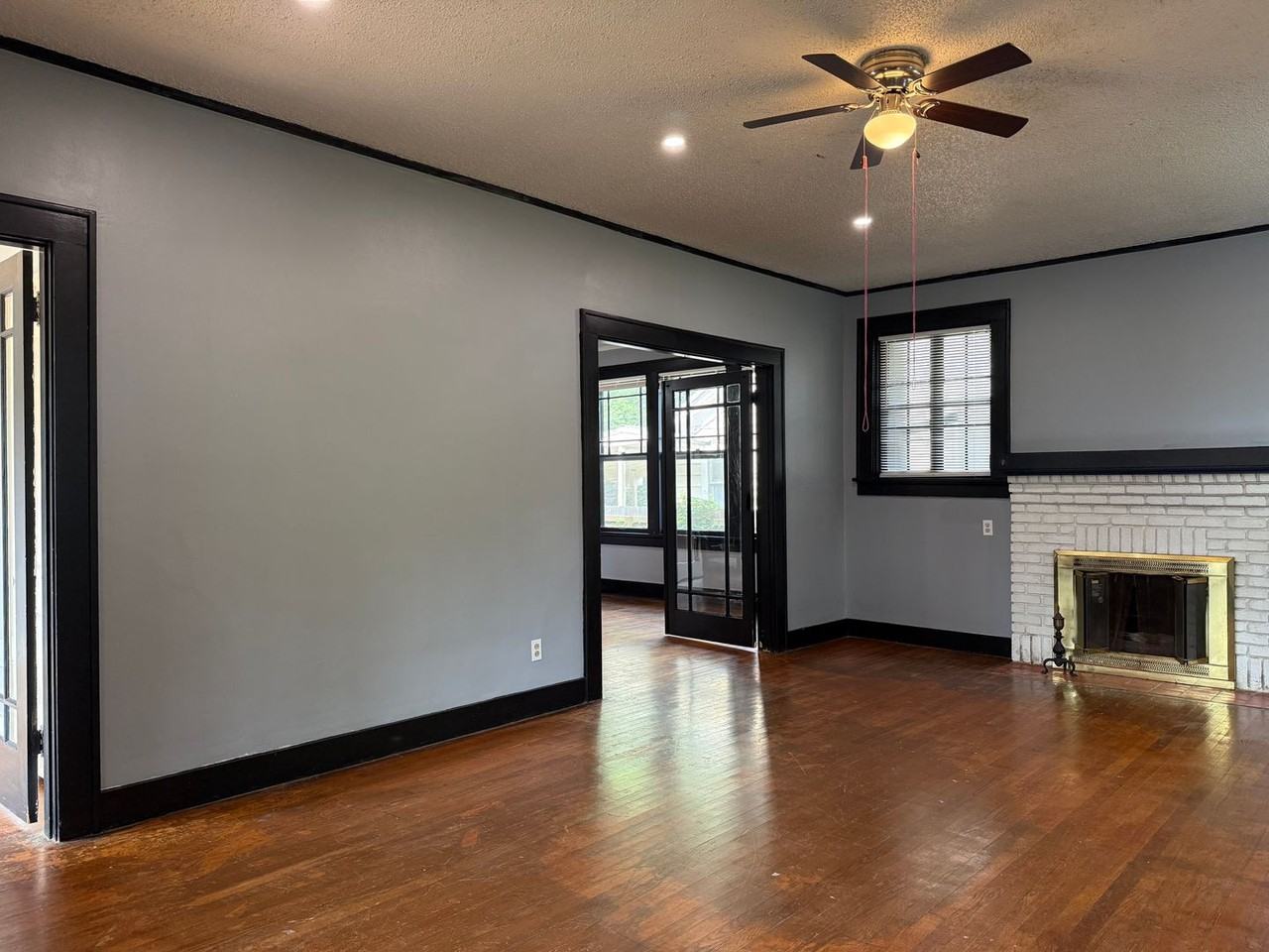 2301 W 17th St - Photo 4 of 20