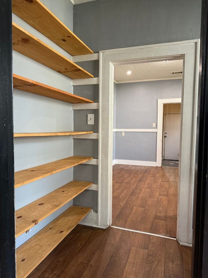 2301 W 17th St - Photo 7 of 20