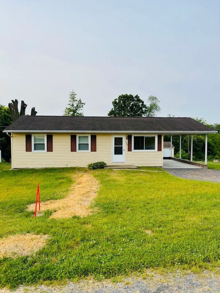 244 E Riverside Dr - Photo 3 of 10