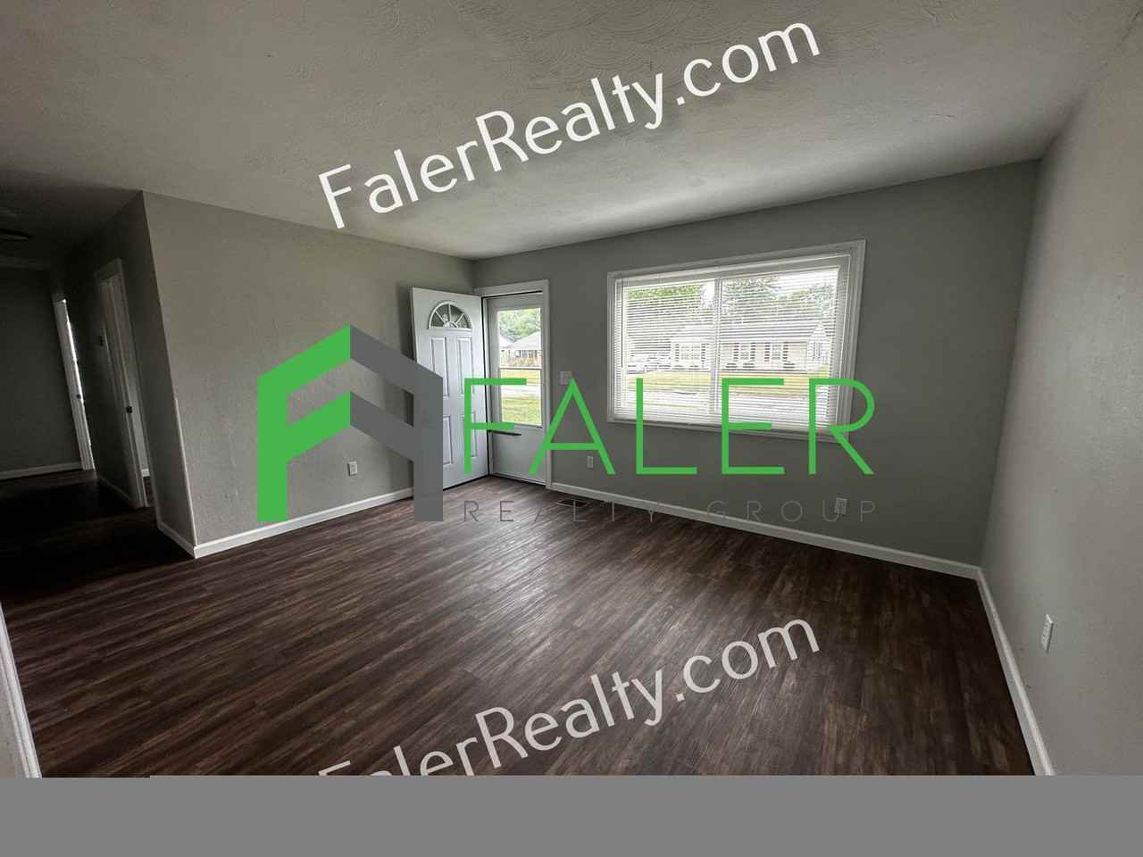 498 Ridgebury Dr - Photo 3 of 10