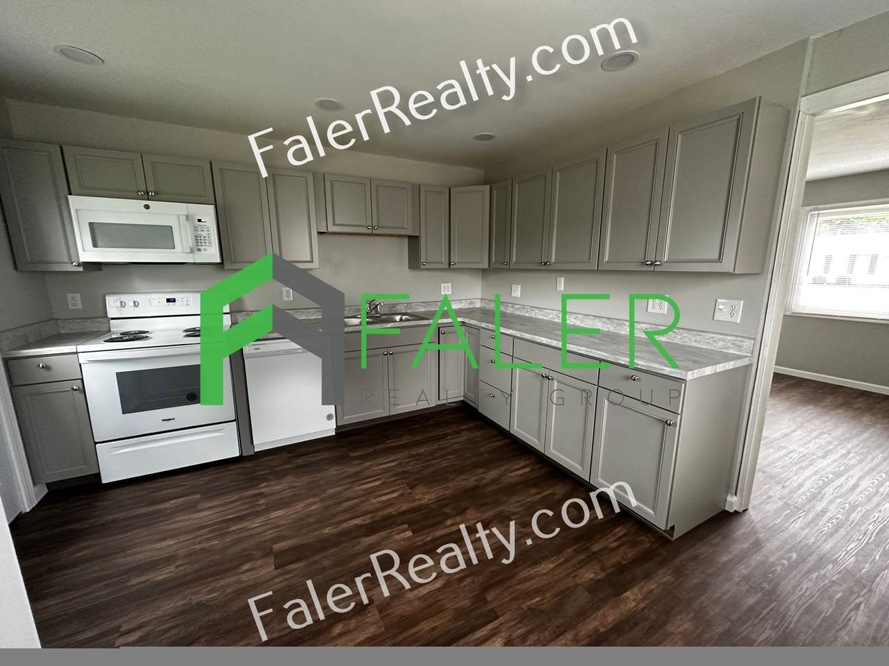 498 Ridgebury Dr - Photo 4 of 10