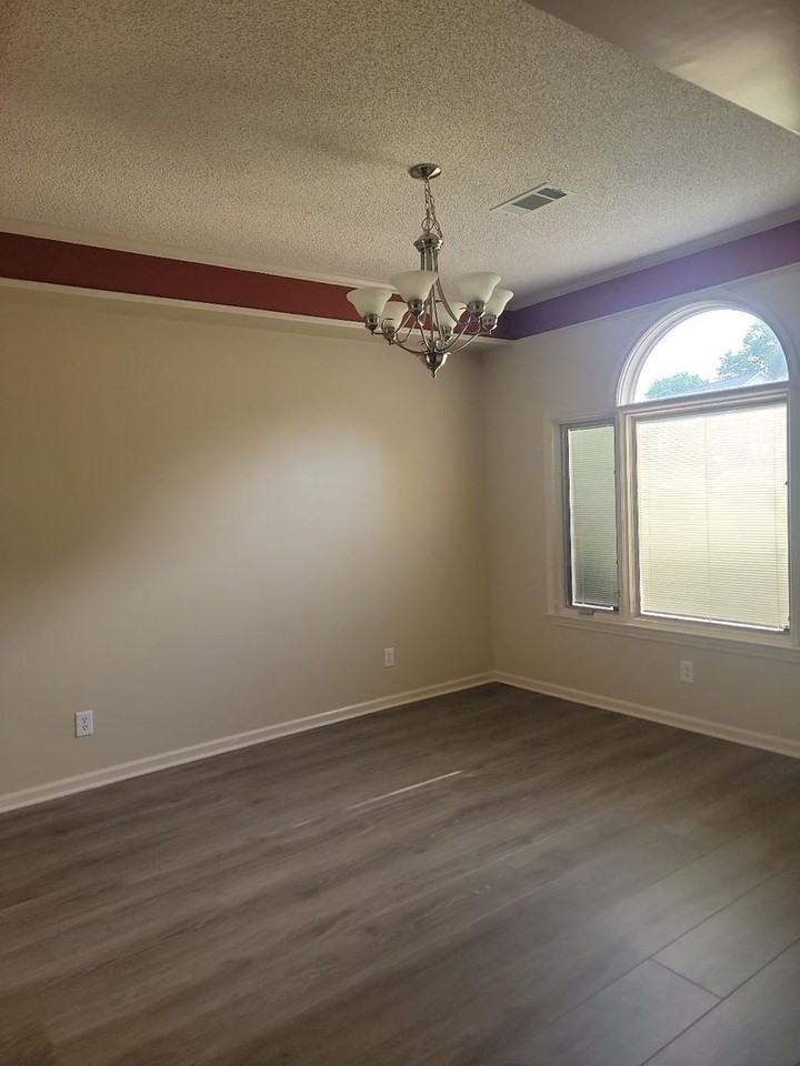 928 Running Brook Dr - Photo 5 of 31