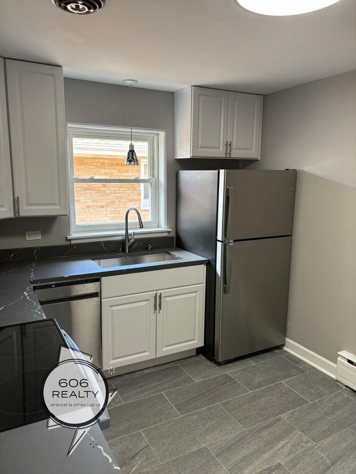 3112 Calwagner St Apt 2w - Photo 2 of 8