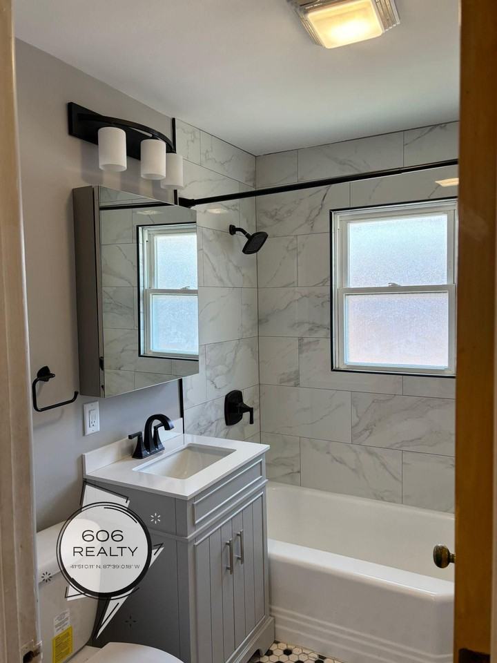 3112 Calwagner St Apt 2w - Photo 3 of 8