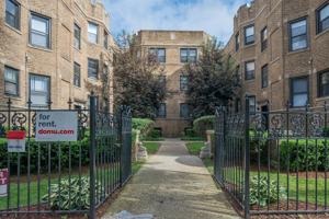 featured image of 632 W Stratford Pl #2S