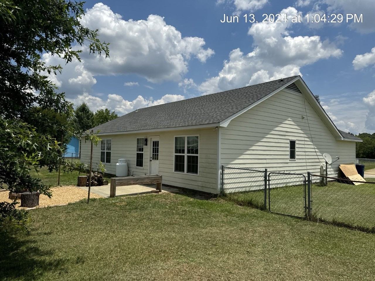 146 Cavalier Dr - Photo 2 of 24