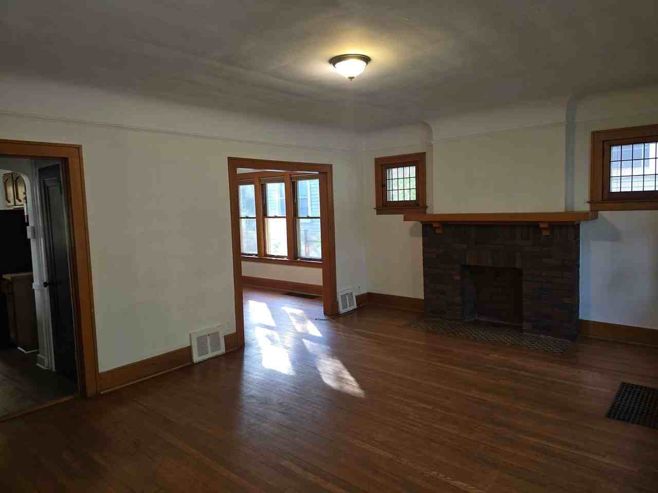 1235 Lakepointe St - Photo 2 of 20