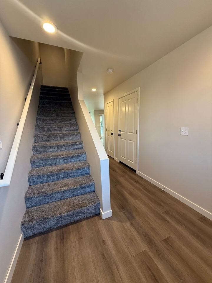 43 Samantha Ct - Photo 3 of 29