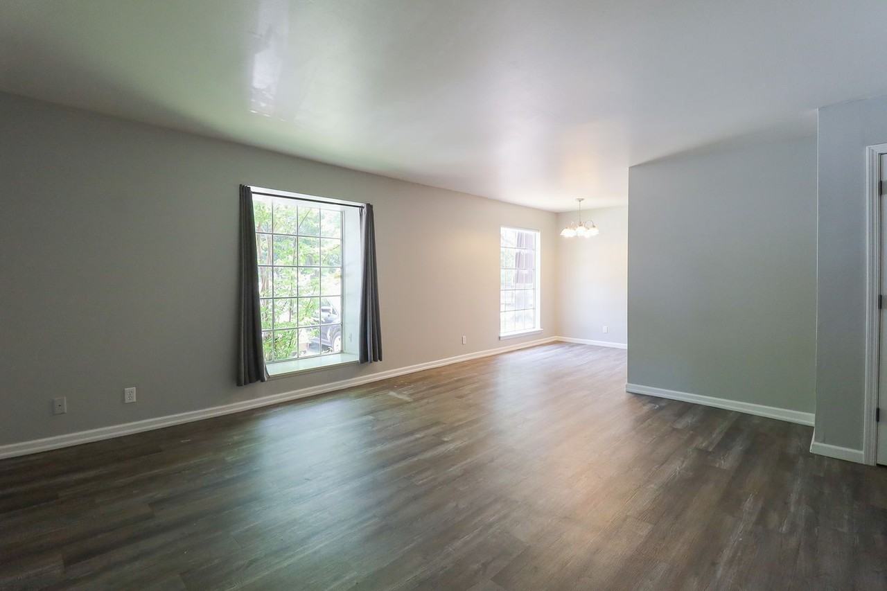 4329 E 68th St #507 - Photo 3 of 17