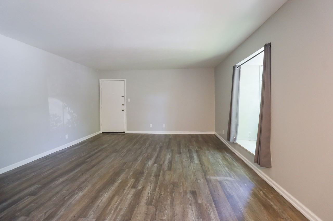4329 E 68th St #507 - Photo 5 of 17