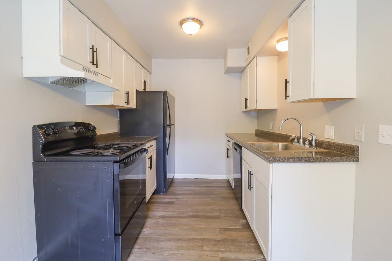 4329 E 68th St #507 - Photo 7 of 17