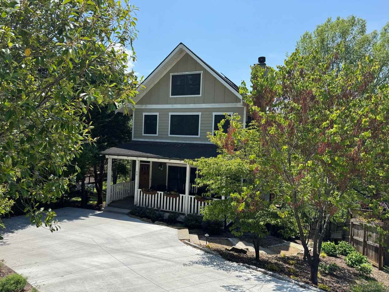 29 Thurland Ave - Photo 2 of 50