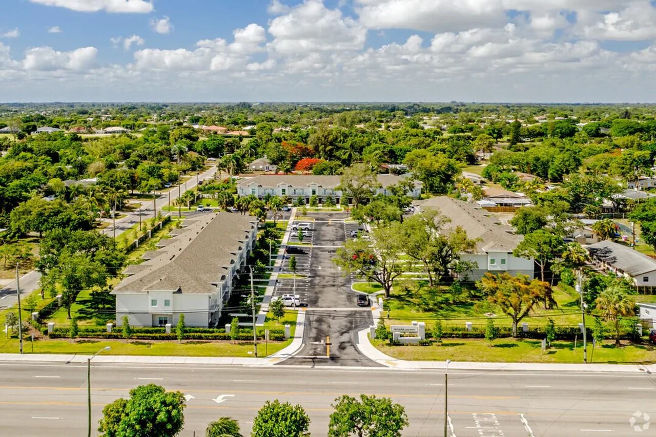 Aviara Lake Worth - Photo 4 of 34