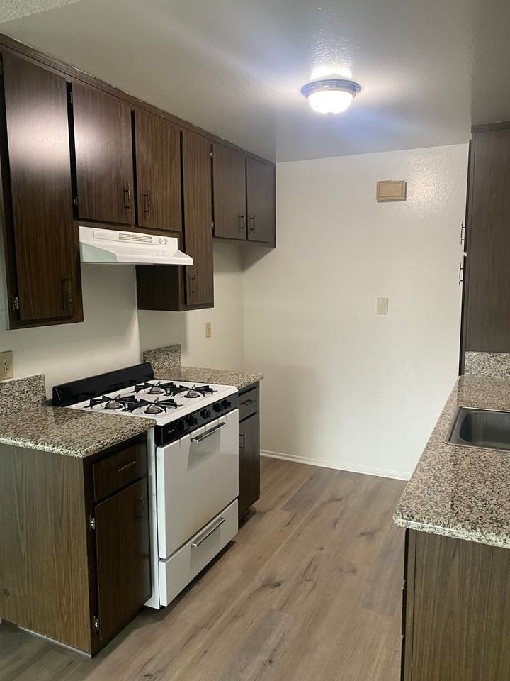 2653 Phipps Ave #D - Photo 3 of 11