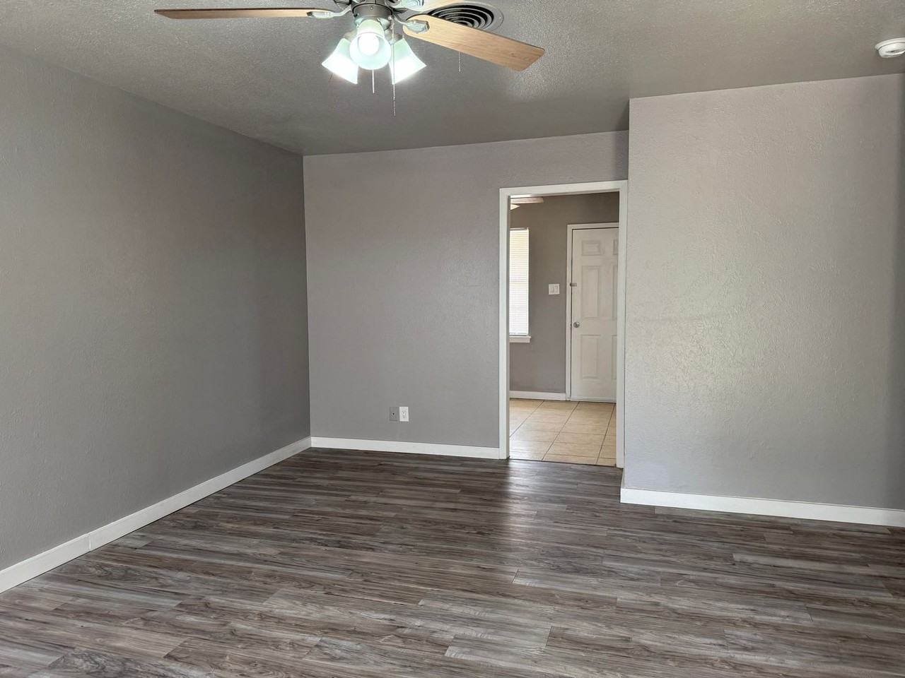 3237 Drexel Ave - Photo 2 of 12