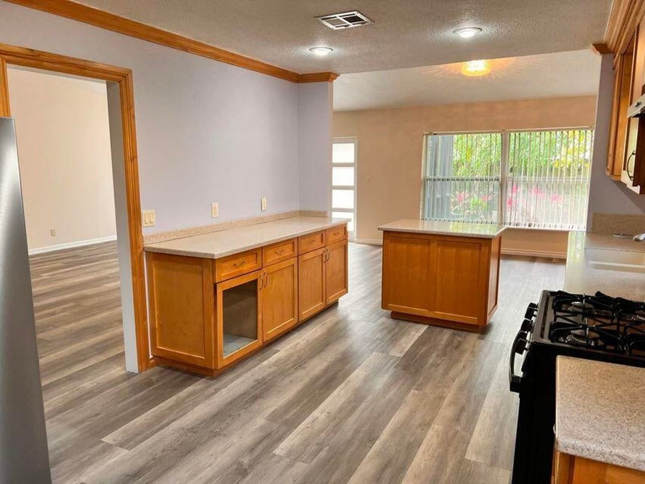 1580 Nw 11th St - Photo 2 of 18