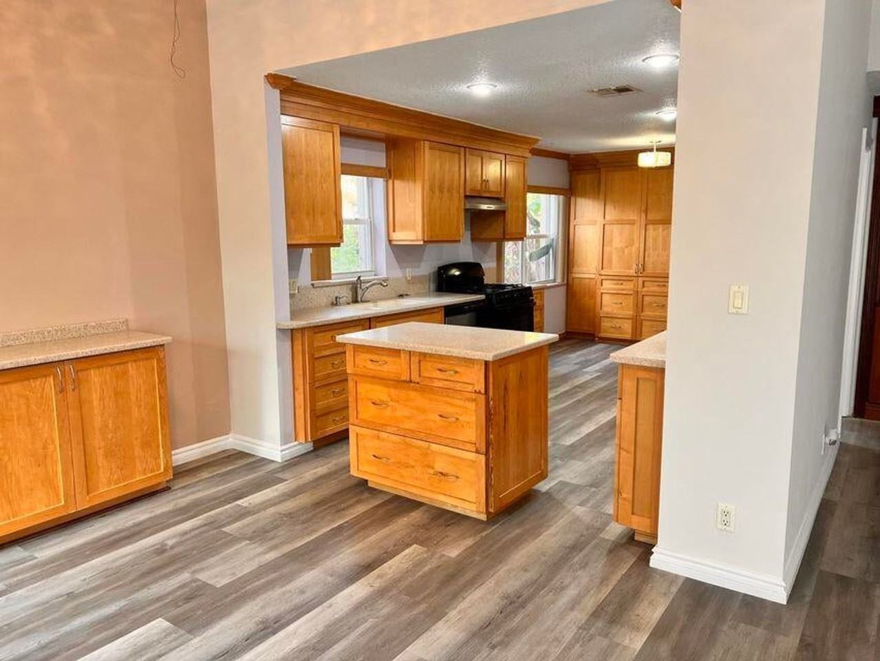 1580 Nw 11th St - Photo 3 of 18