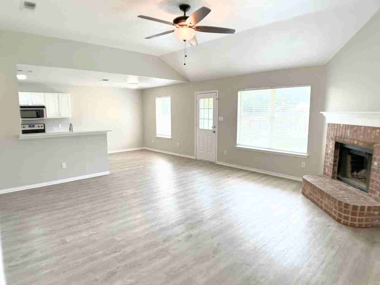 3913 Periwinkle Dr - Photo 2 of 13