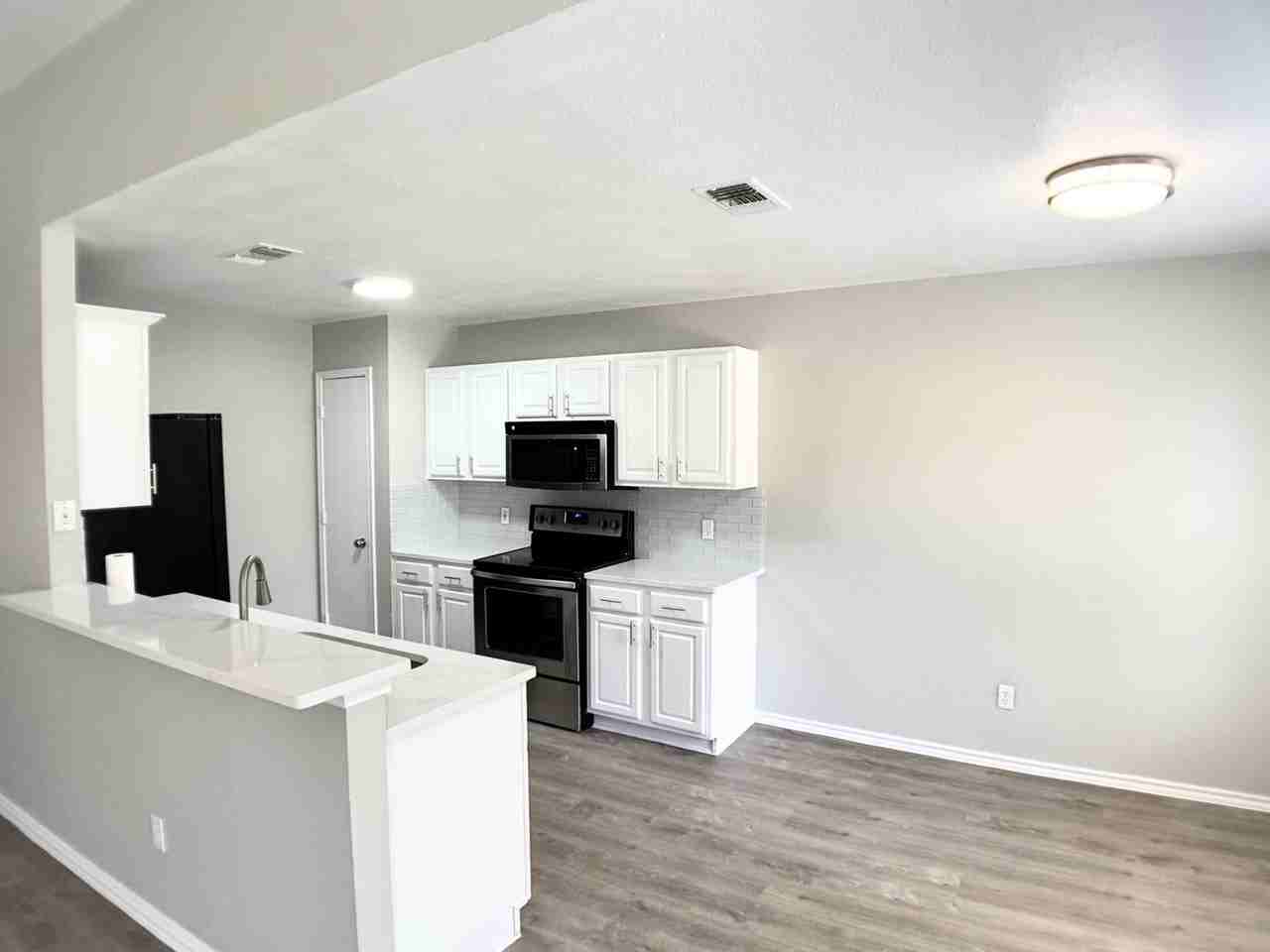 3913 Periwinkle Dr - Photo 3 of 13