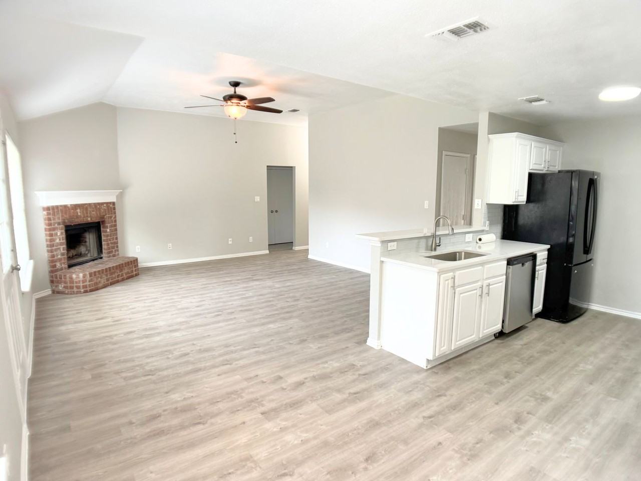 3913 Periwinkle Dr - Photo 4 of 13