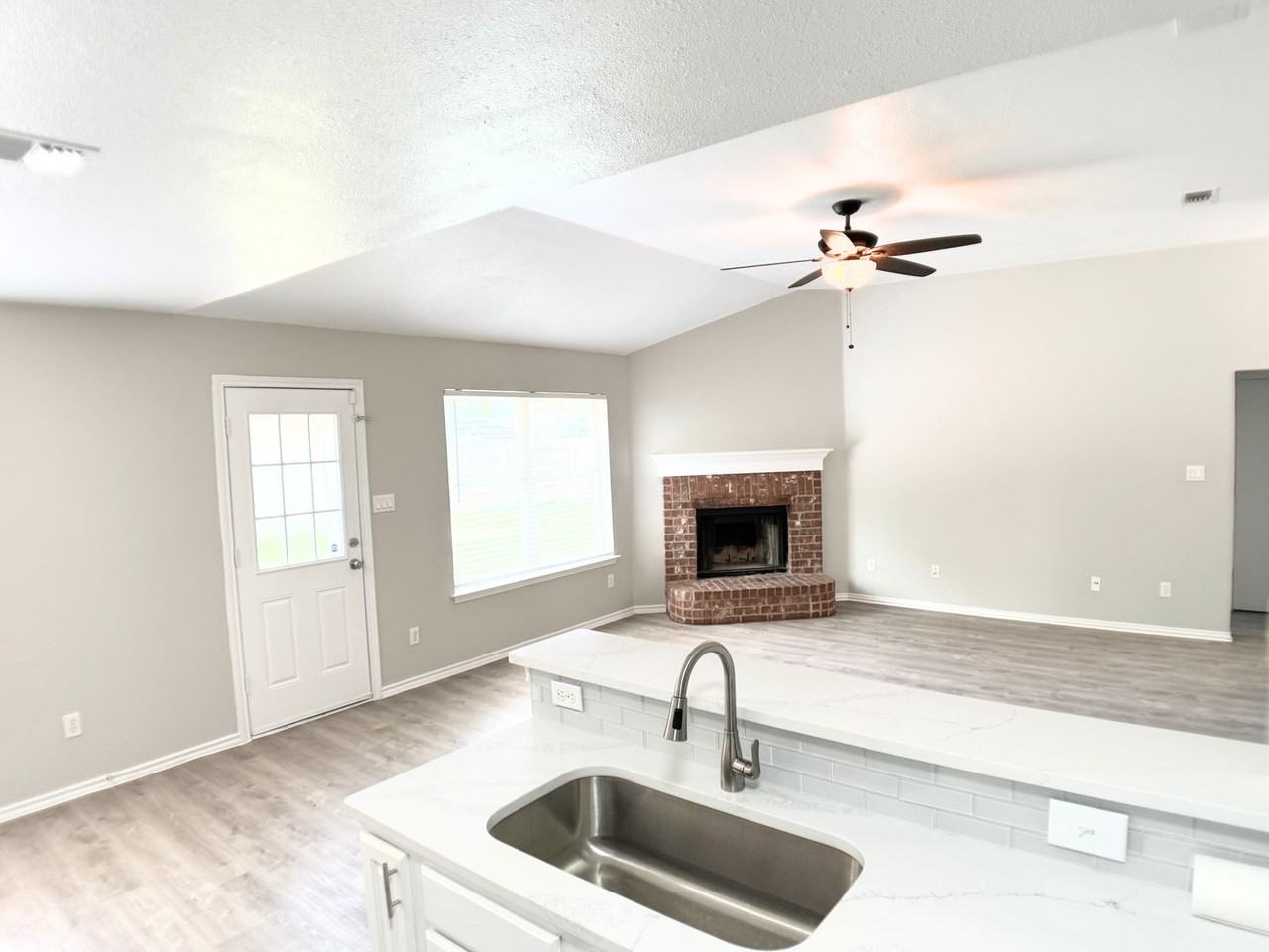 3913 Periwinkle Dr - Photo 5 of 13