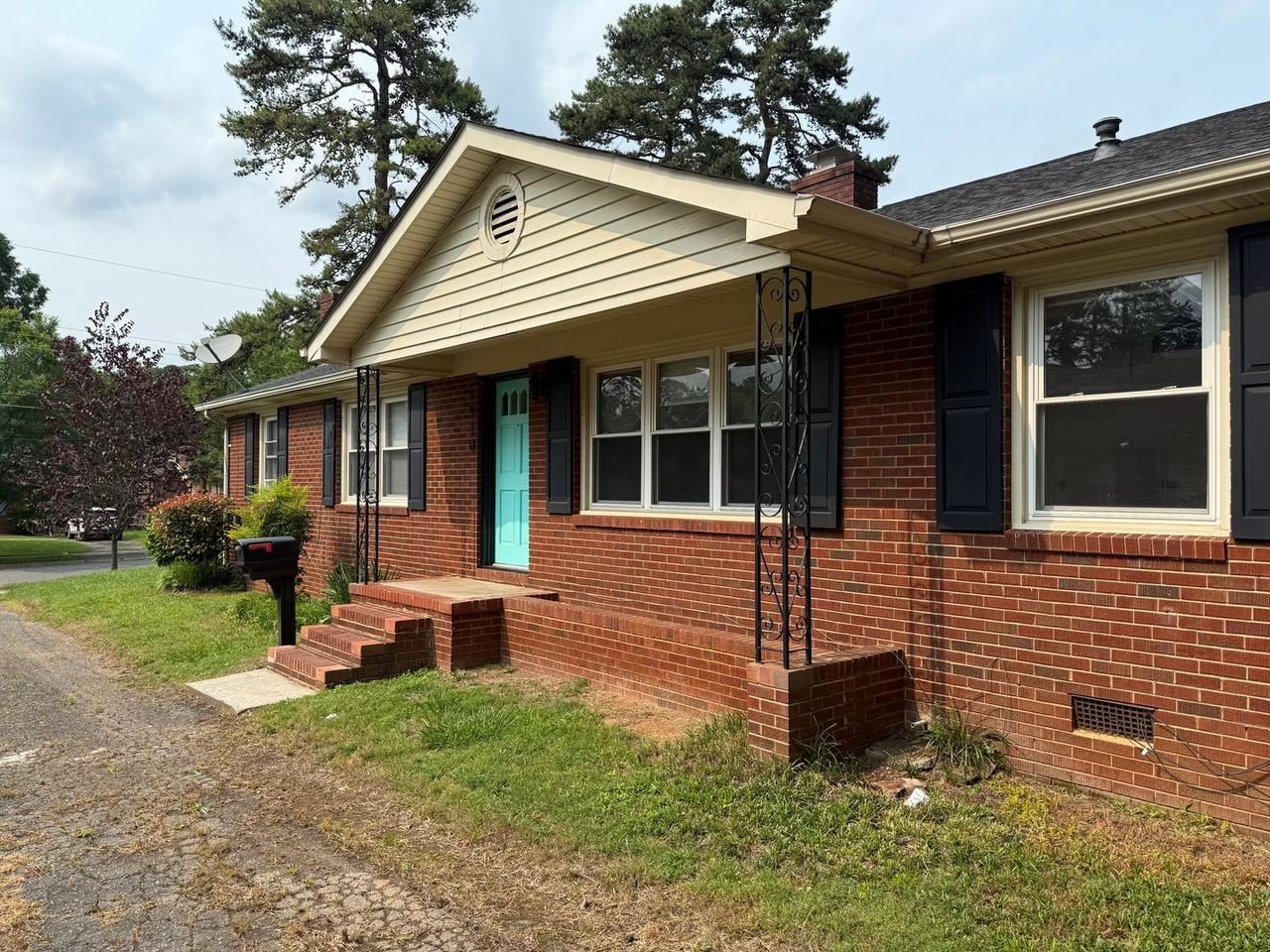 1510 Woodhill Ln - Photo 2 of 23