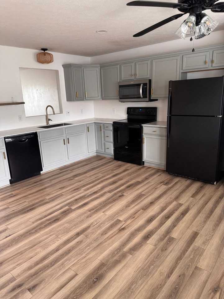 763 Wyndhurst Dr - Photo 2 of 46