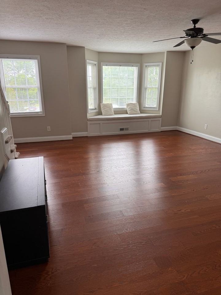 763 Wyndhurst Dr - Photo 4 of 46