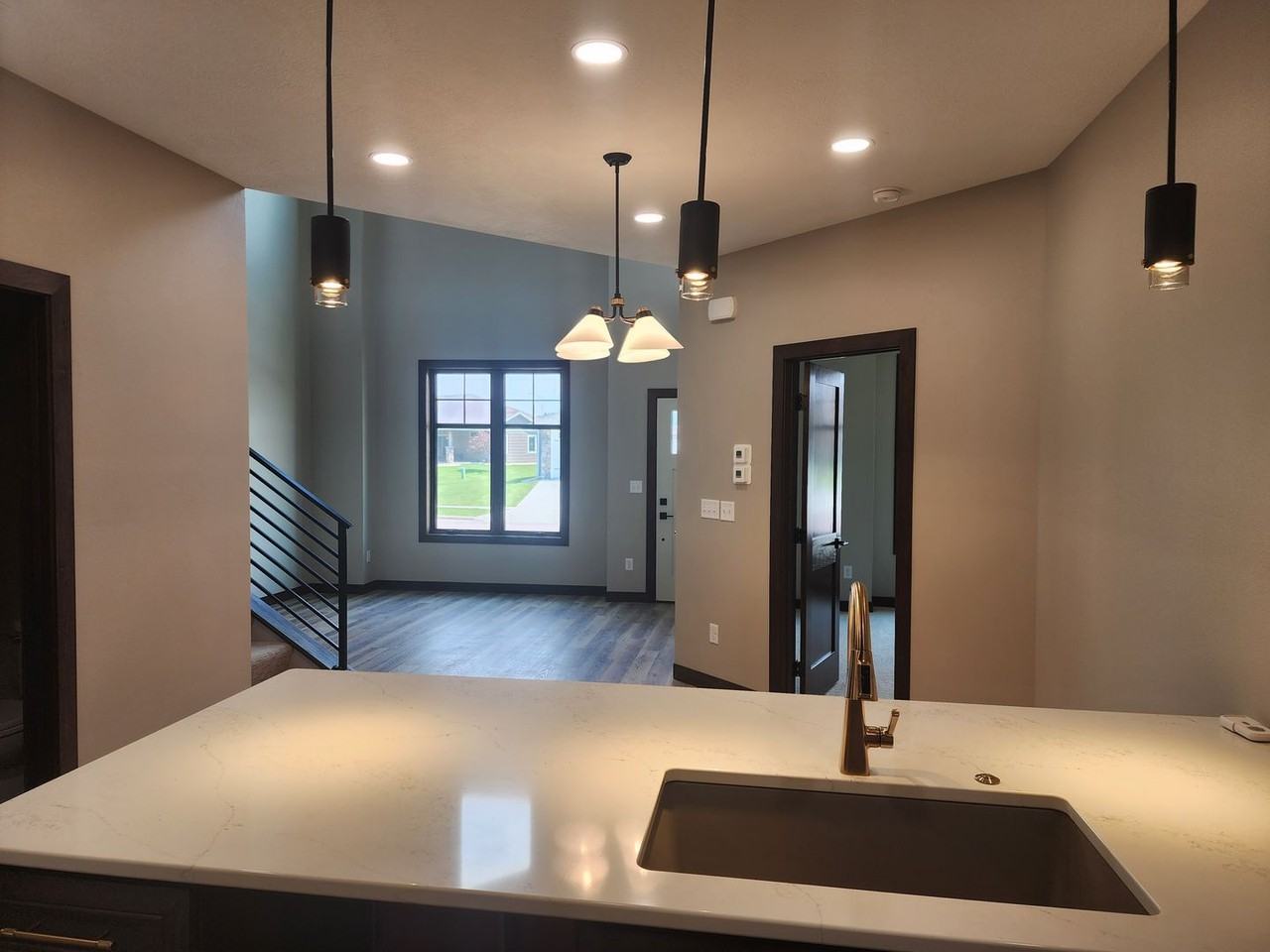 8617 W Shoreline Pl - Photo 3 of 32