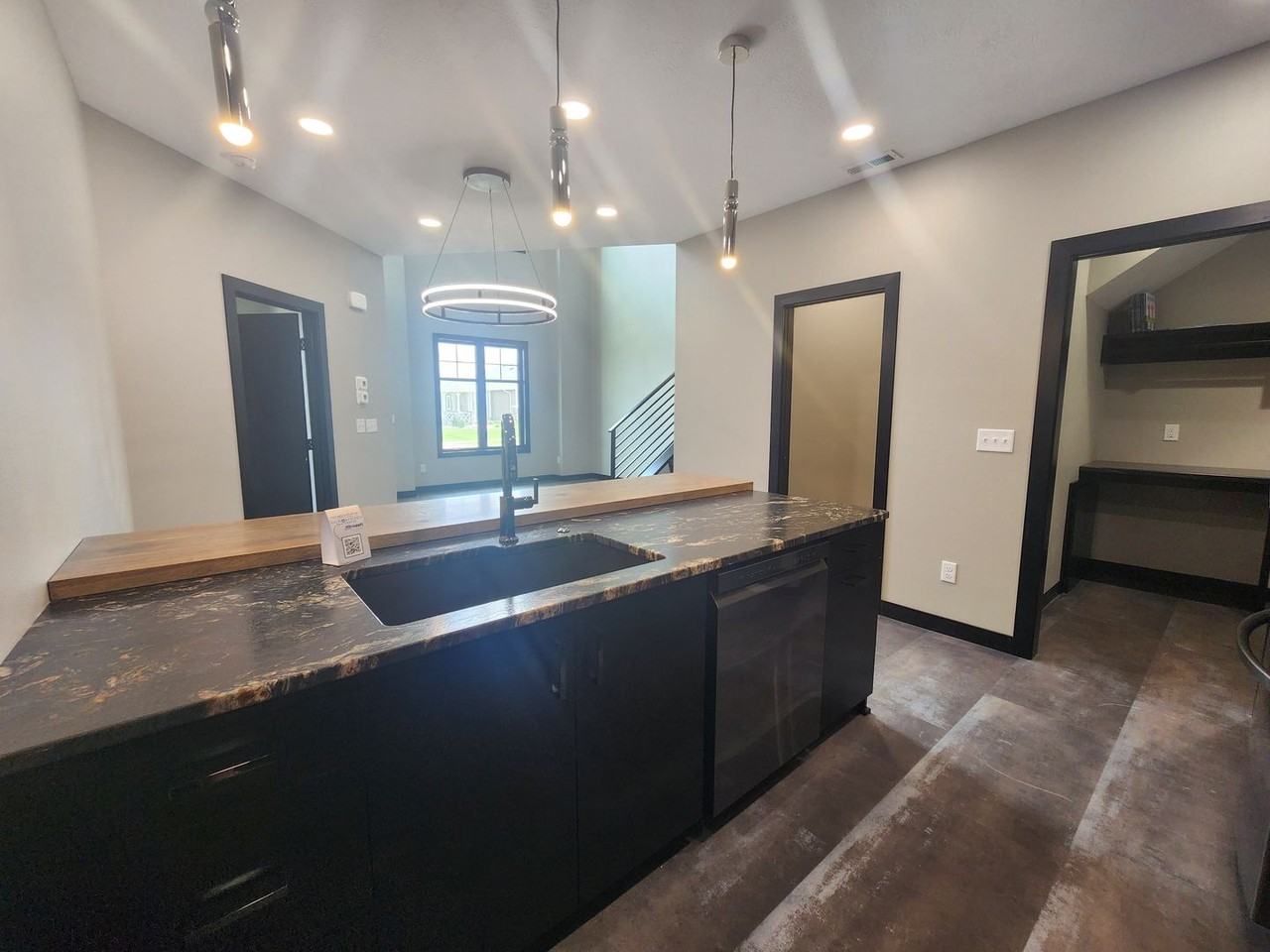 8617 W Shoreline Pl - Photo 6 of 32