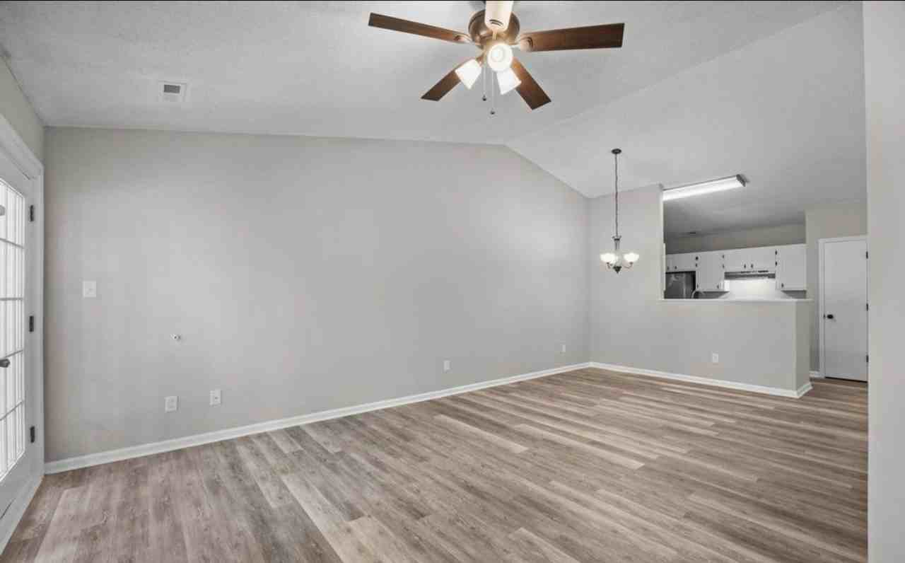 109 Village Ct - Photo 4 of 33