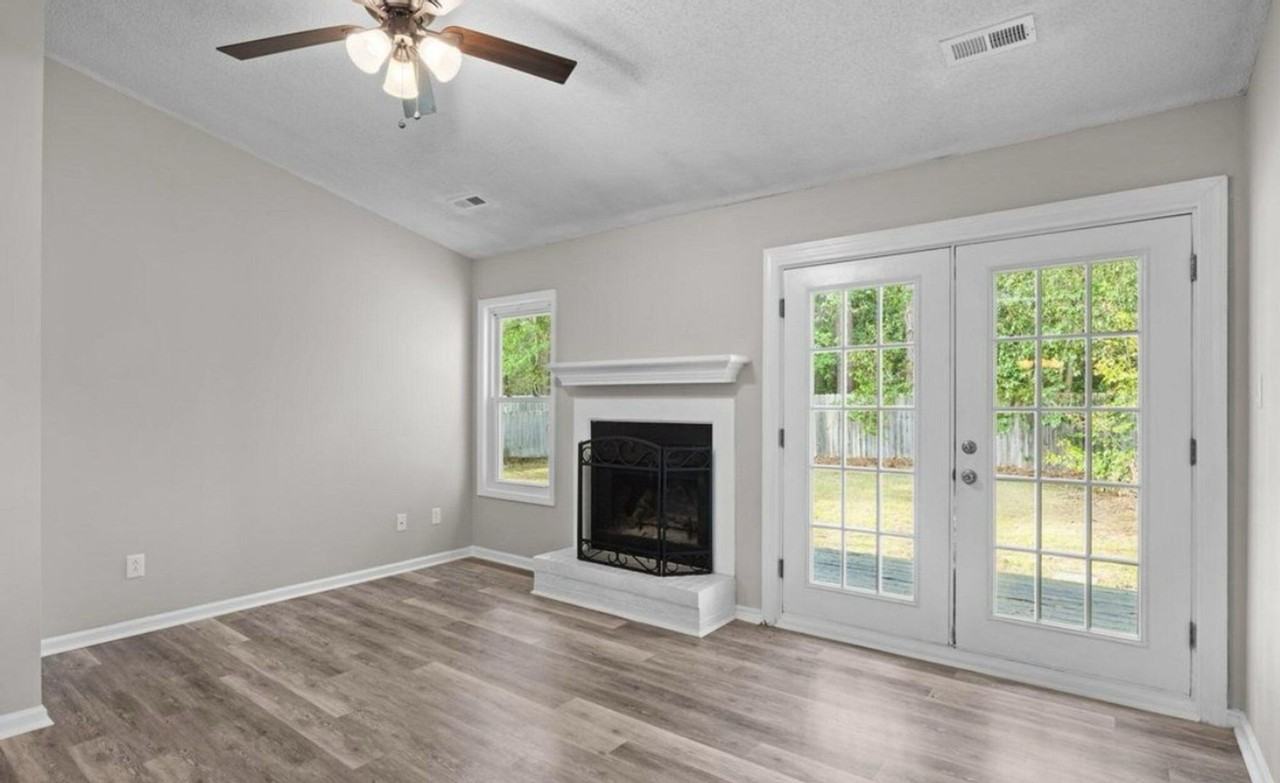 109 Village Ct - Photo 2 of 33