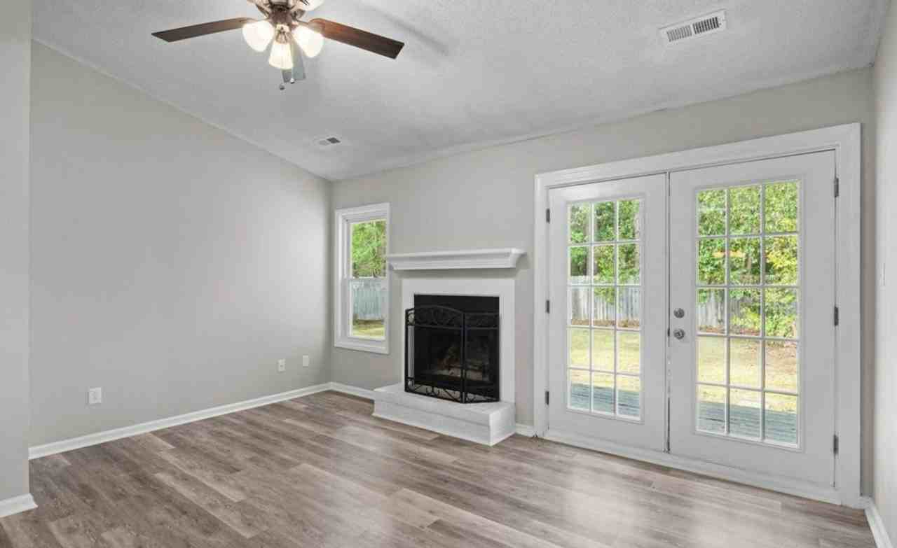 109 Village Ct - Photo 3 of 33