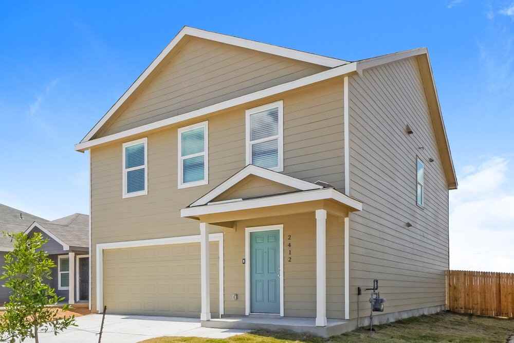 2412 Lake Hls - Photo 4 of 17