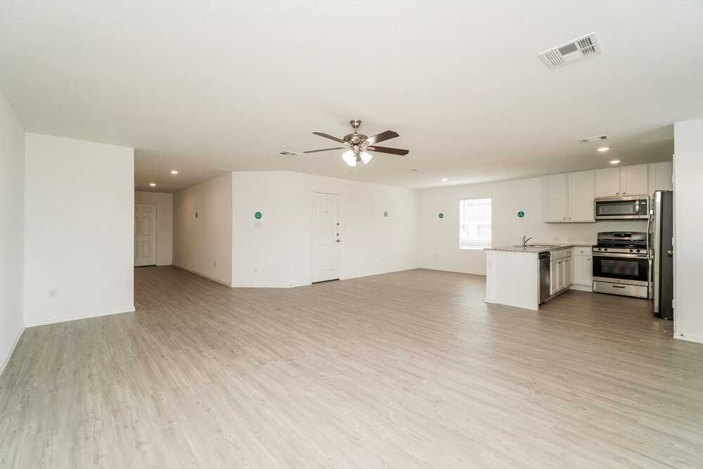 2412 Lake Hls - Photo 5 of 17