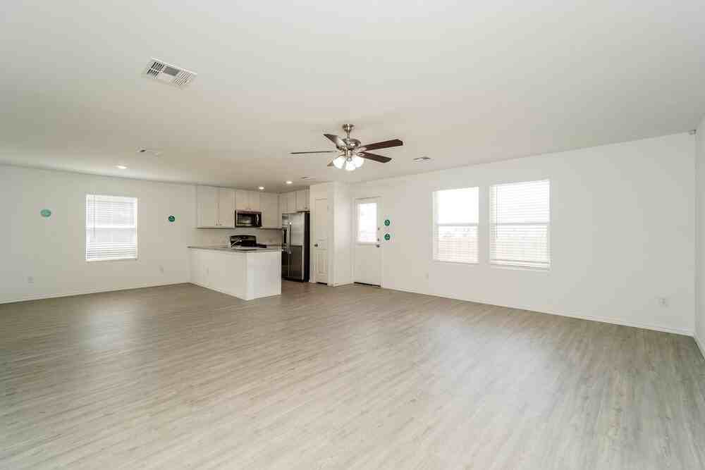 2412 Lake Hls - Photo 6 of 17